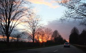 Straße bei Sonnenuntergang