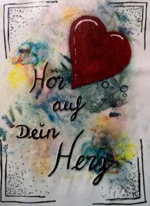 Bild mit Herz und Zitat: Hör auf Dein Herz