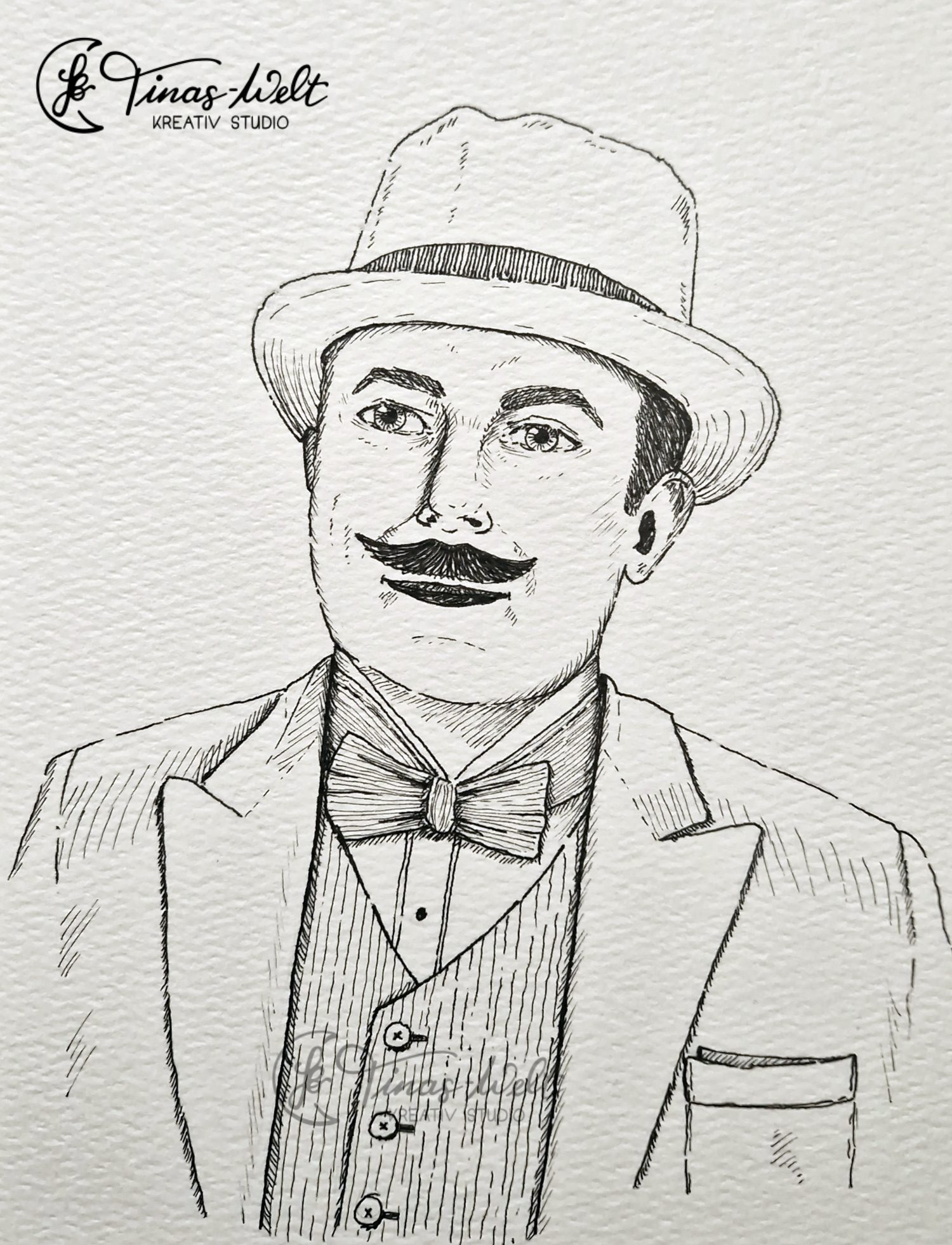 Tuschezeichnung – Inktober Tag 1 „Mustach“ Schwarz-weiße Tuschezeichnung eines Mannes mit Schnurrbart, Fliege und Melone – Inktober 2025, Tag 1, Thema „Mustach“.